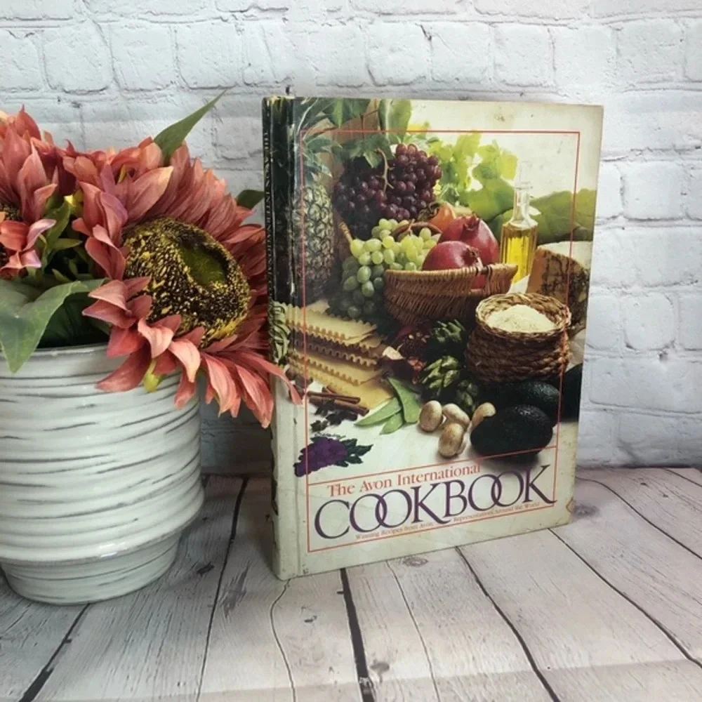 Vintage 1983 THE AVON INTERNATIONAL cookbook